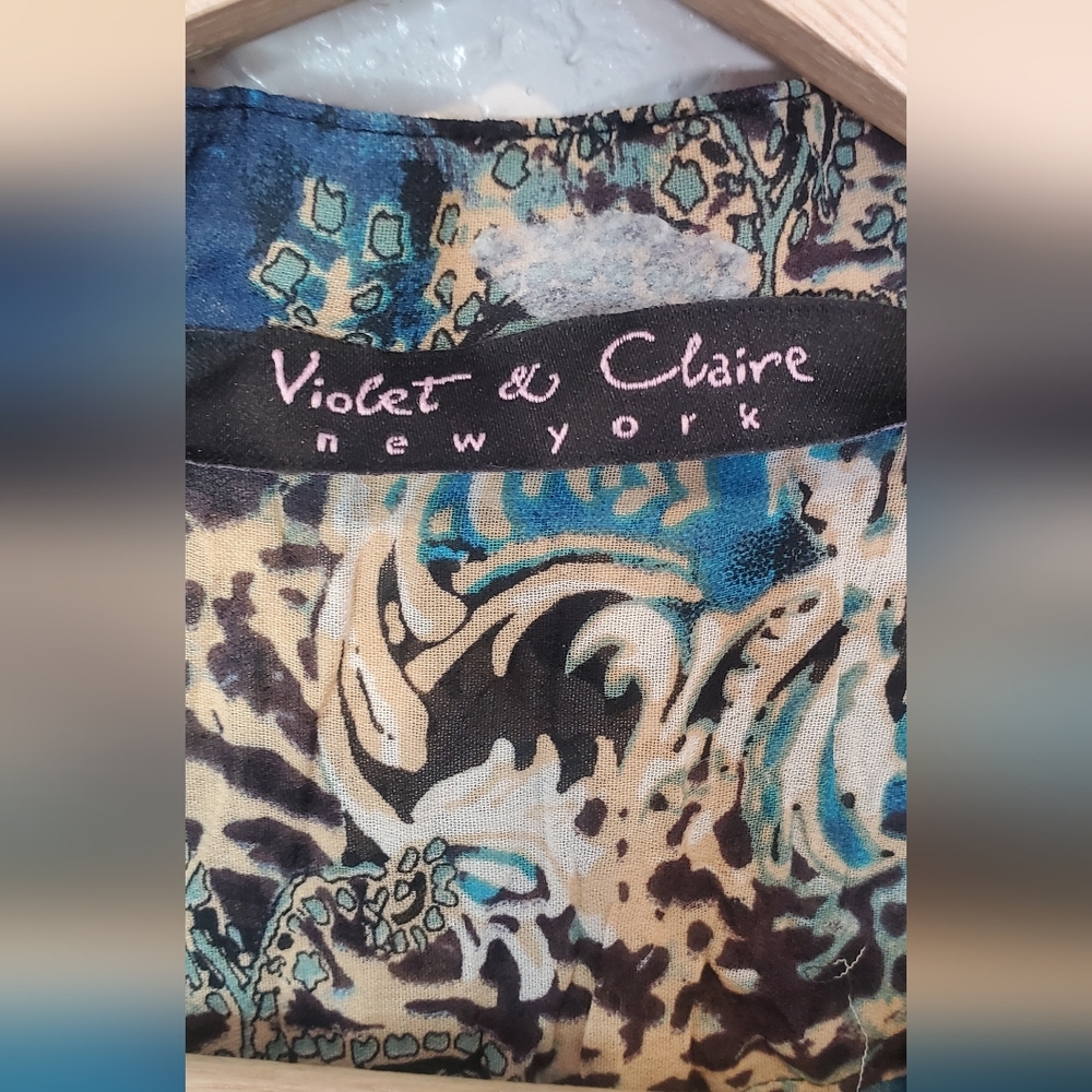 Elegant Blue Paisley Women's Top - Picture 9 of 9